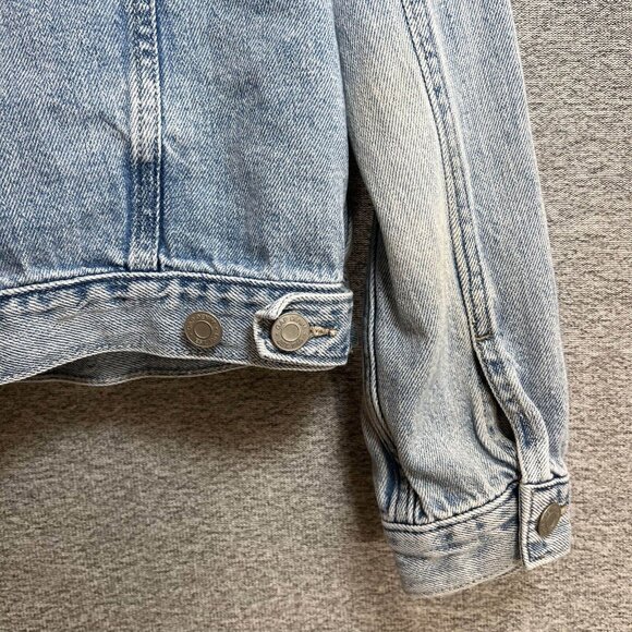 Gap Jean Jacket Womens Size M Blue Light Wash Faded Button Up Pocket Denim - Picture 13 of 15